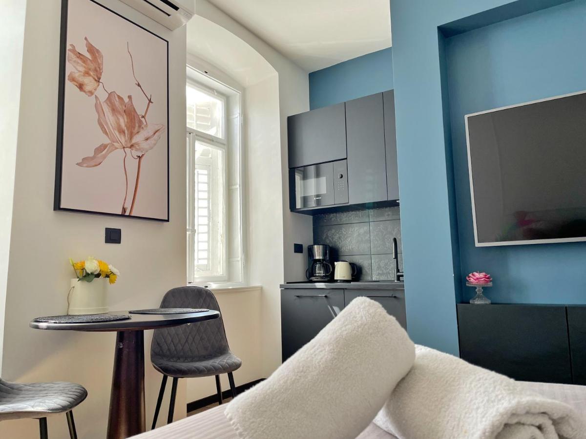 Navis City Apartments Pula Extérieur photo