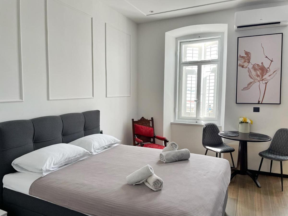 Navis City Apartments Pula Extérieur photo