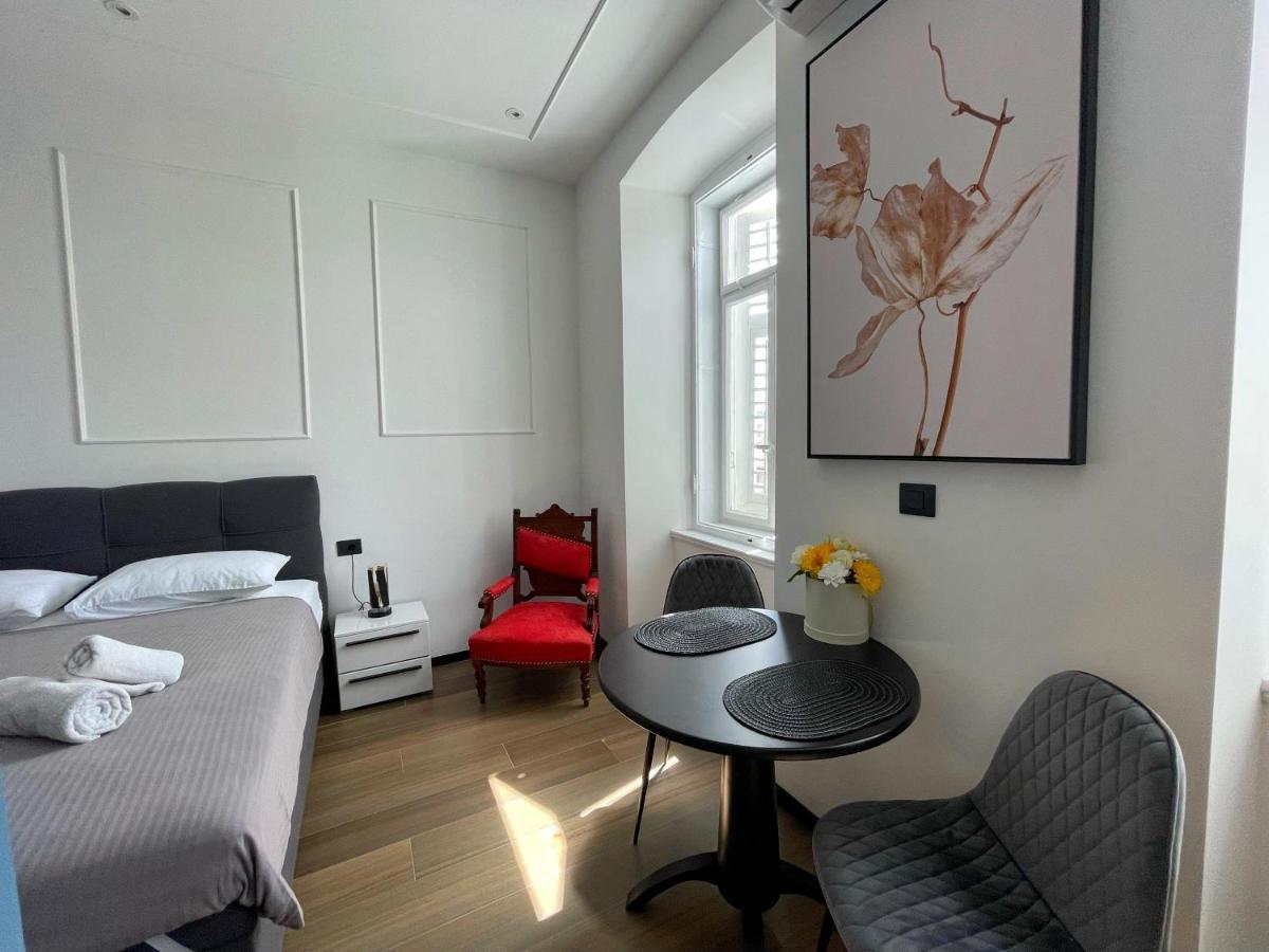 Navis City Apartments Pula Extérieur photo