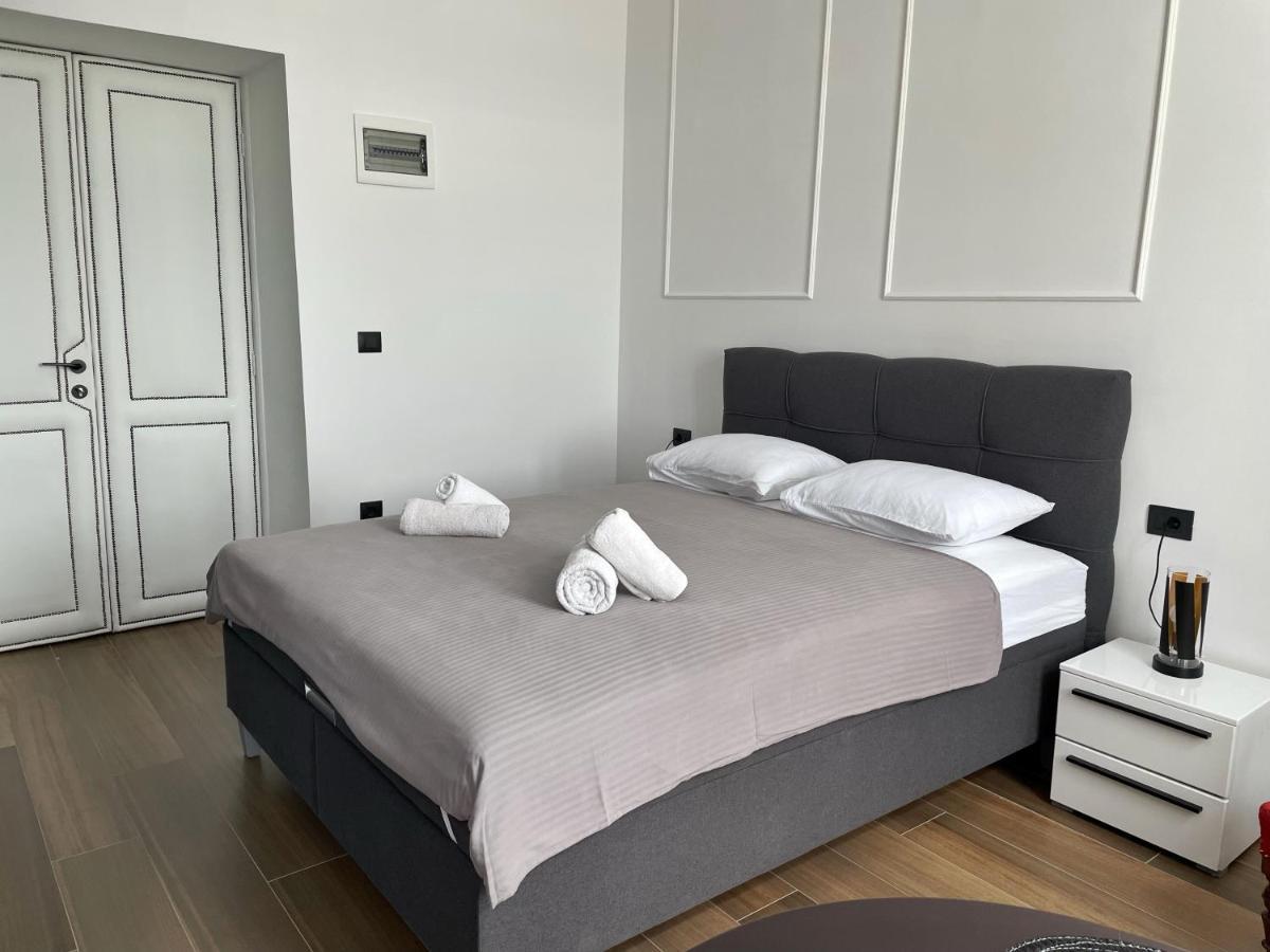 Navis City Apartments Pula Extérieur photo